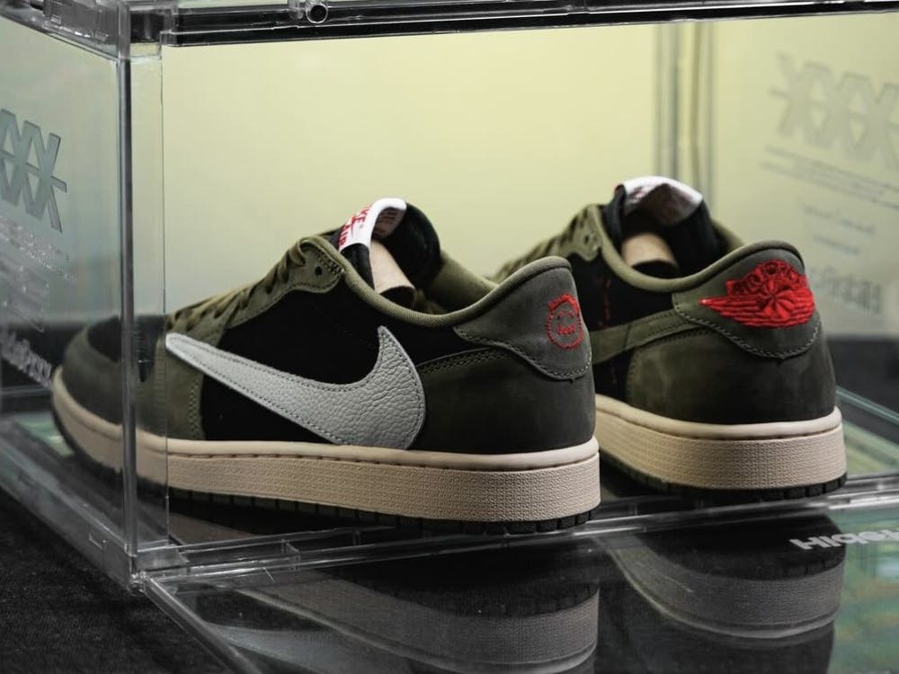 Travis-Scott-Air-Jordan-1-Low-OG-Black-Olive-2024-3.jpg