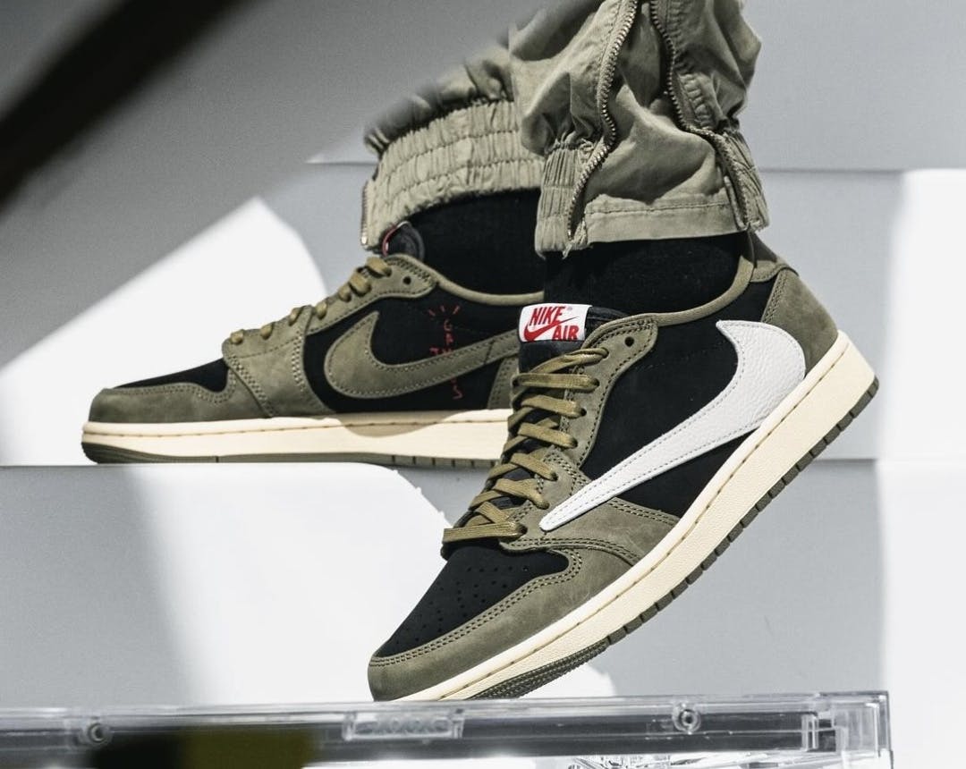 Travis-Scott-Air-Jordan-1-Low-OG-Black-Olive-2024-4.jpg