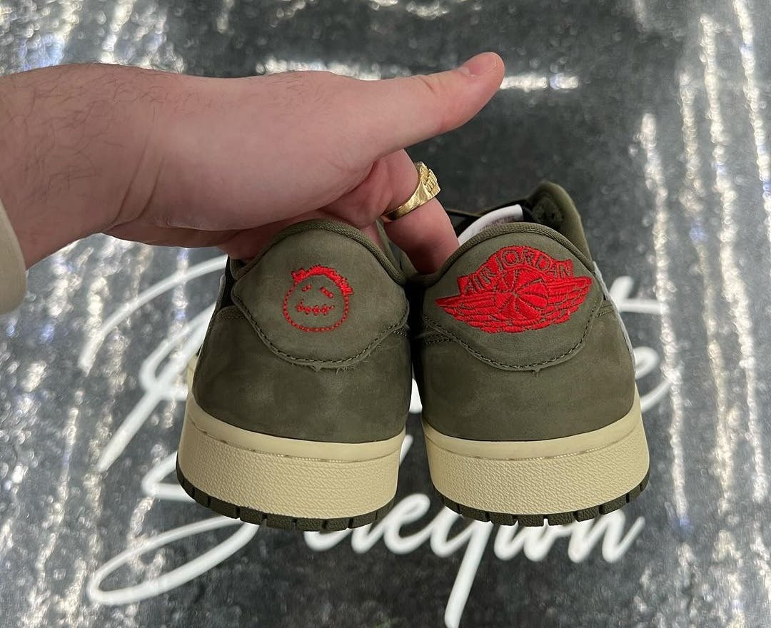 Travis-Scott-Air-Jordan-1-Low-OG-Black-Olive.-2.jpg